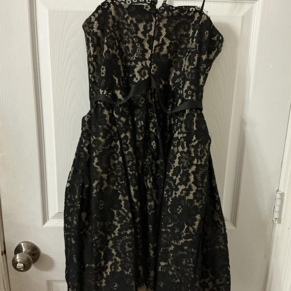 Neiman Marcus Tan Dress with Black Lace - Picture 4 of 5